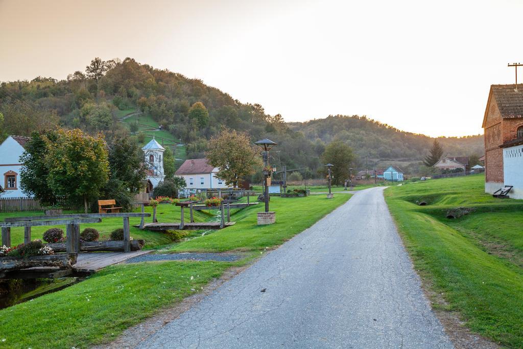 Pensjonat Country House "Stricev Grunt" Stara Kapela Zewnętrze zdjęcie